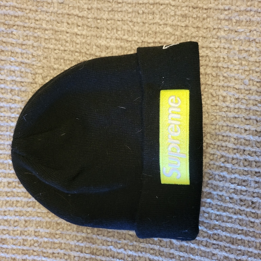 Supreme BOGO beanie